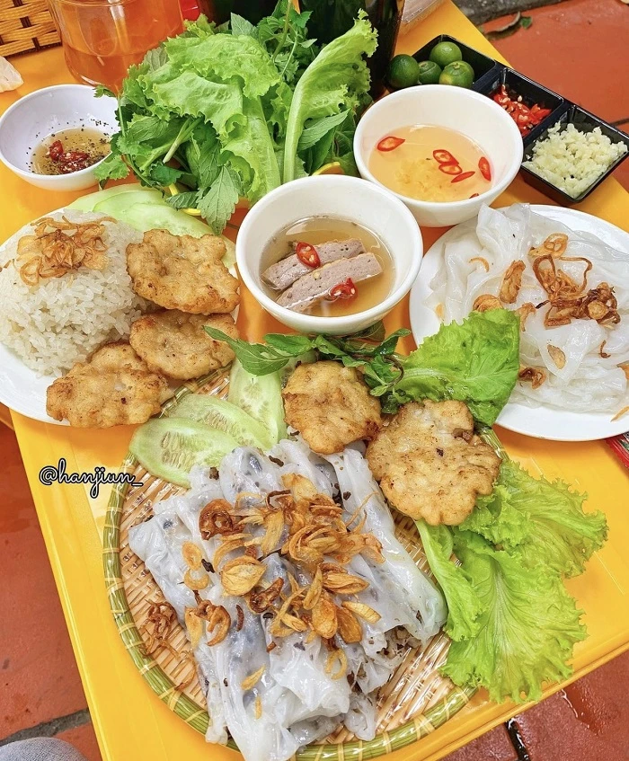 Bánh cuốn chả mực tại Quảng Ninh
