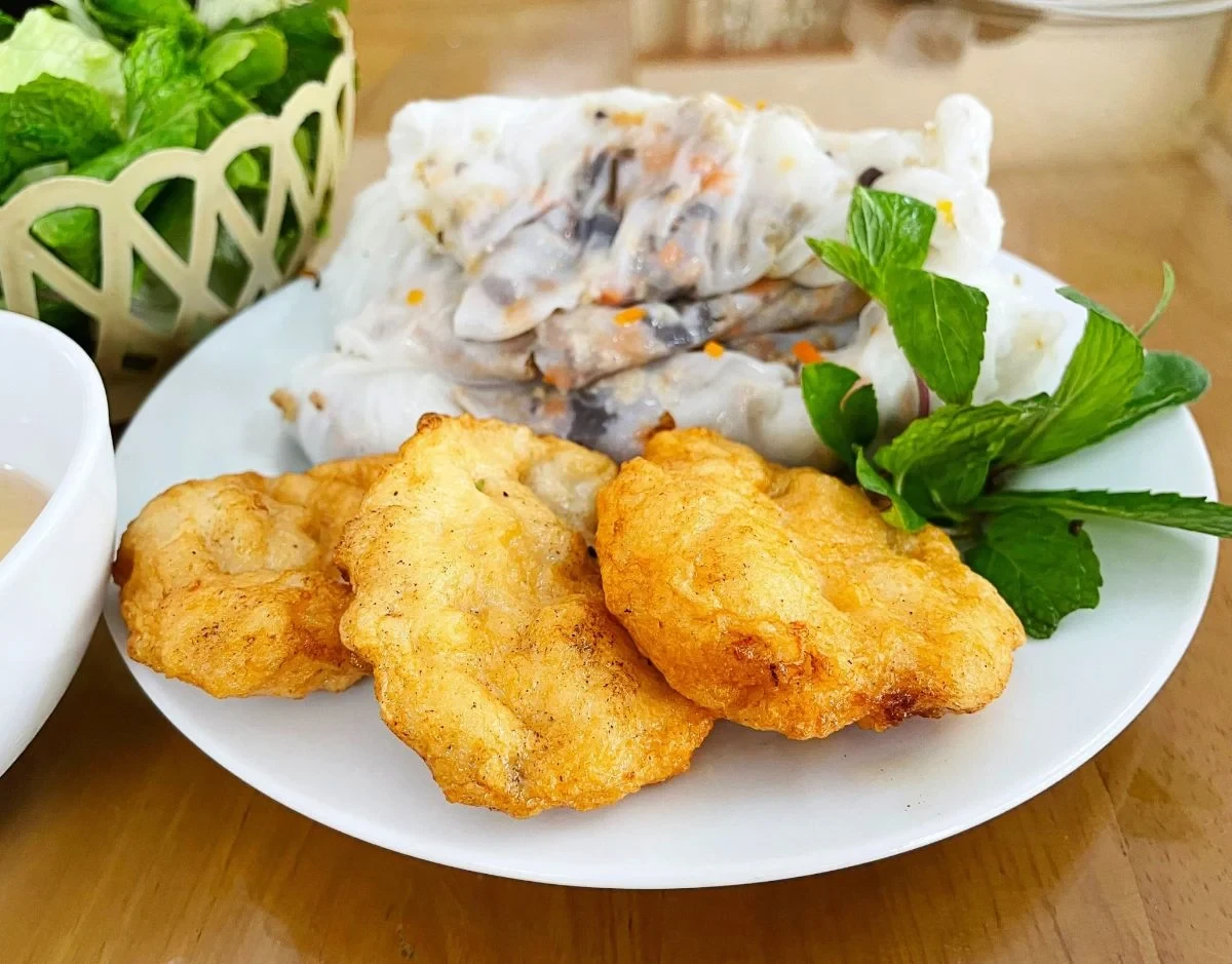 Bánh cuốn chả mực Hạ Long